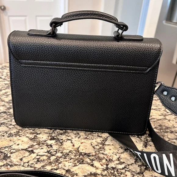 Rad Rev Edgy Crossbody Bag in Pebble black - Picture 3 of 7